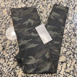 Athleta Ultimate Camo 7/8 Tight